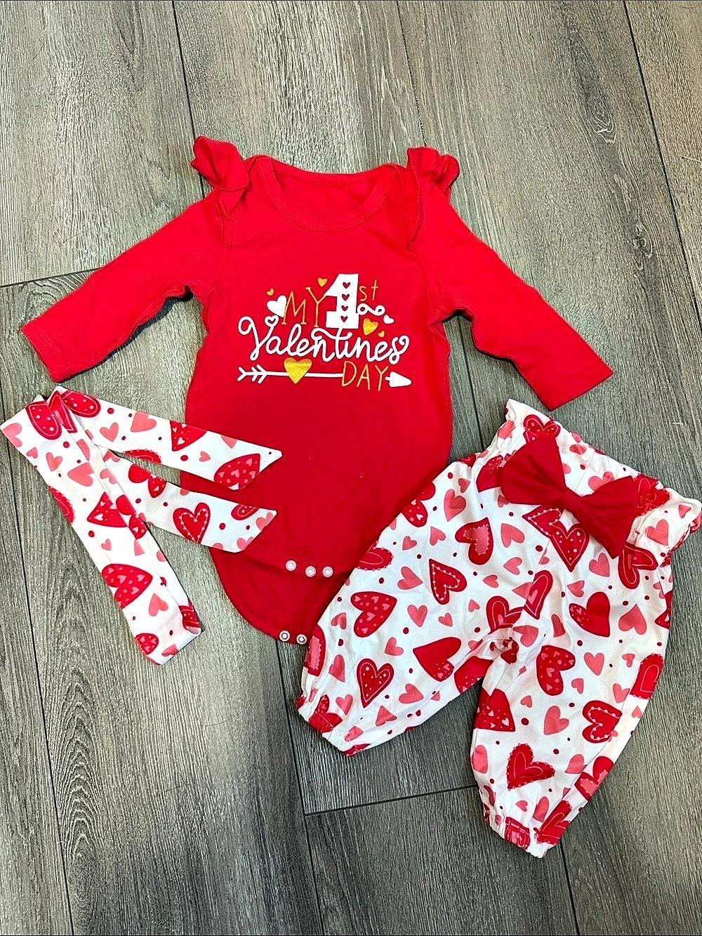 Baby Valentine's Day Bodysuit Set 0-3M Like New